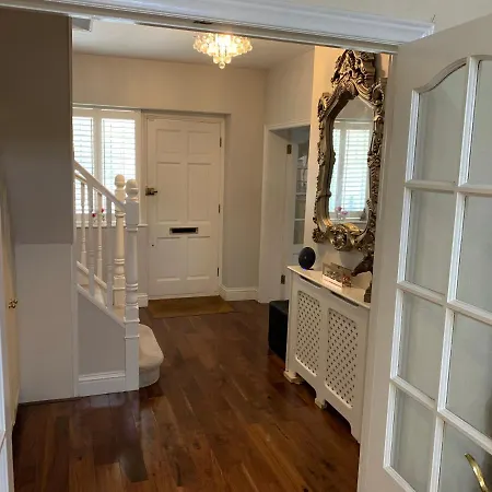Private With Common Kitchen, Bathroom, Garden And Lounge In Surrey Accommodatie bij particulieren *