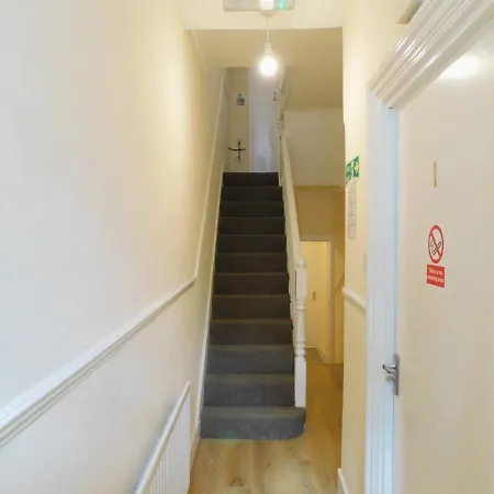 Apartment Entire 4 Bedroom Terrace House In