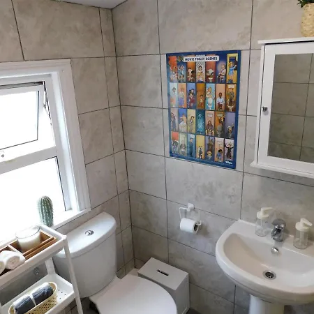 Entire 4 Bedroom Terrace House In *