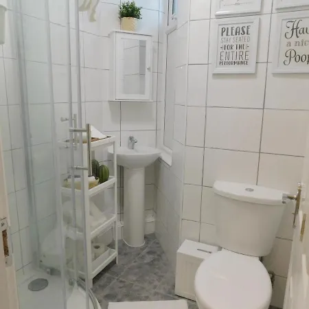 Entire 4 Bedroom Terrace House In