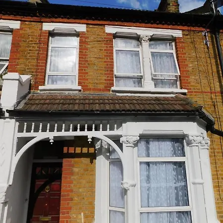 Entire 4 Bedroom Terrace House In London