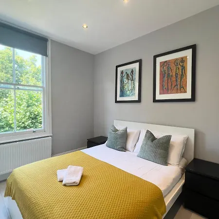 2 Bedroom In South Hampstead Apartment