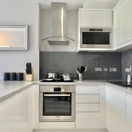 Apartment 2 Bedroom In South Hampstead *