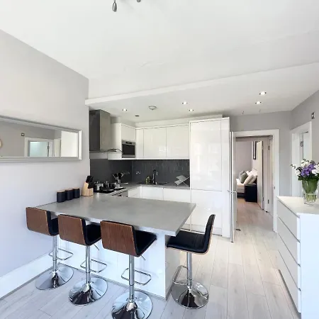 Apartment 2 Bedroom In South Hampstead