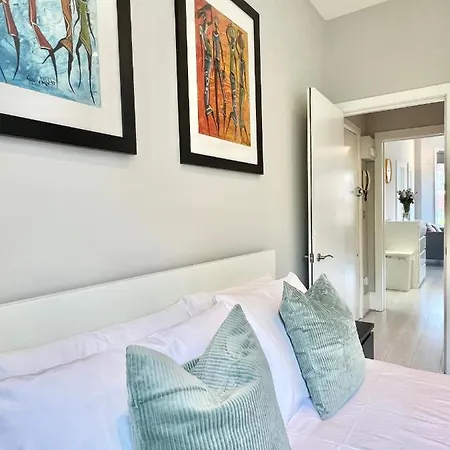 2 Bedroom In South Hampstead Apartment *