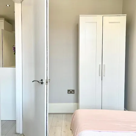 2 Bedroom In South Hampstead