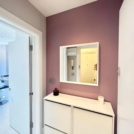 2 Bedroom In South Hampstead Apartment