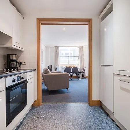 2 Bedroom Holborn Apartment *
