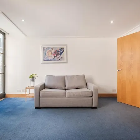 2 Bedroom Holborn Apartment