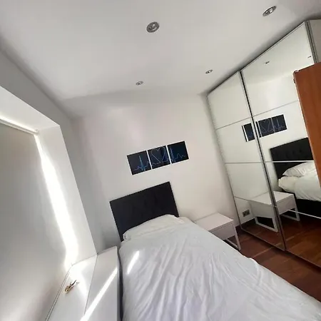 Stanhope Terrace Apartment