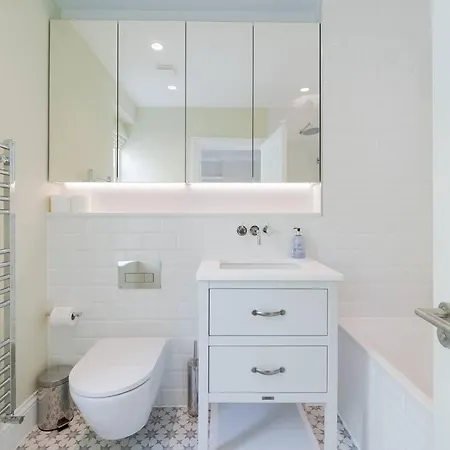 Stunning Two Bed Rh8 Apartment
