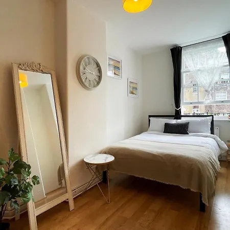 Lisa's Place Near Kings Cross - 2 Double Beds, 1 Sofa Bed, Great Location, Ideal For Families Apartment London