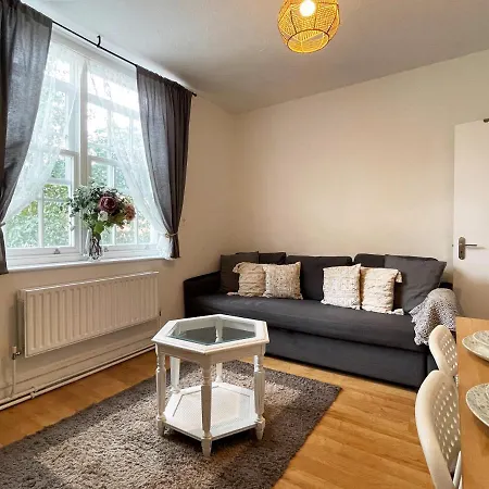 Lisa's Place Near Kings Cross - 2 Double Beds, 1 Sofa Bed, Great Location, Ideal For Families Apartment London