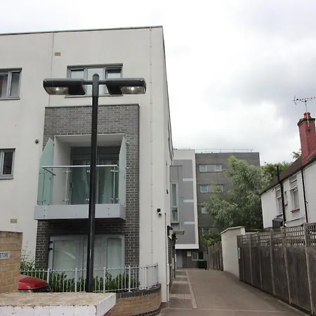 Apartment Spacious And Airy 1 Bedroom Flat - Great Location