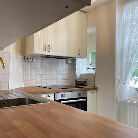 Lisa's Place Near Kings Cross - 2 Double Beds, 1 Sofa Bed, Great Location, Ideal For Families