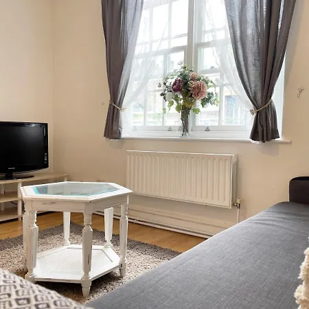 Apartment Lisa's Place Near Kings Cross - 2 Double Beds, 1 Sofa Bed, Great Location, Ideal For Families