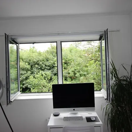 Apartment Spacious And Airy 1 Bedroom Flat - Great Location *