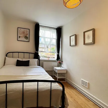Apartment Lisa's Place Near Kings Cross - 2 Double Beds, 1 Sofa Bed, Great Location, Ideal For Families