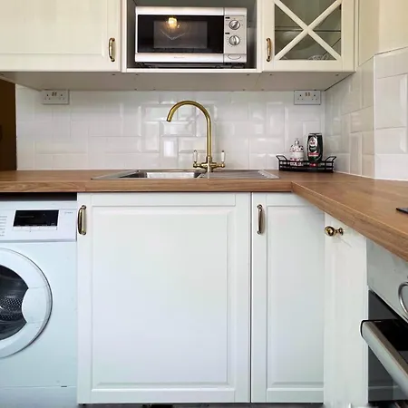Lisa's Place Near Kings Cross - 2 Double Beds, 1 Sofa Bed, Great Location, Ideal For Families Apartment