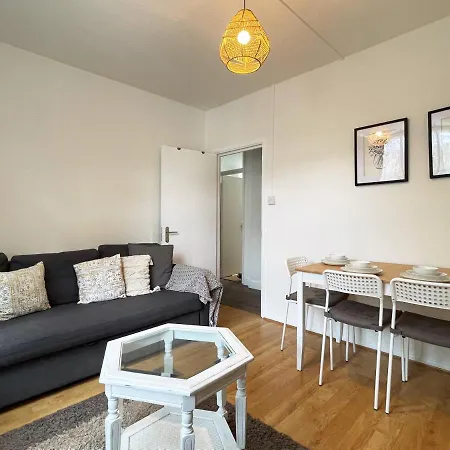 Lisa's Place Near Kings Cross - 2 Double Beds, 1 Sofa Bed, Great Location, Ideal For Families * London