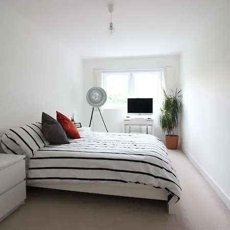 Spacious And Airy 1 Bedroom Flat - Great Location London