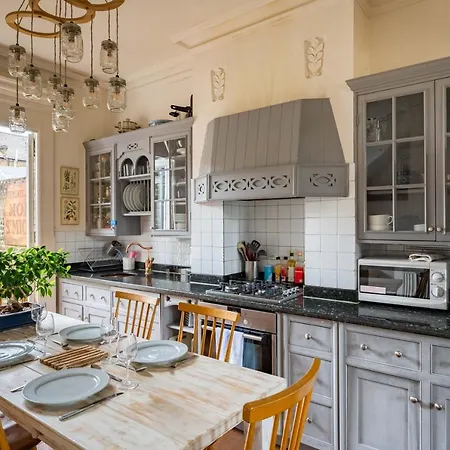 Charming With Roof Terrace In East By Underthedoormat Holiday home