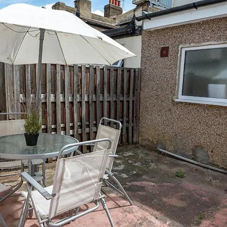 Cheerful 4 Bedrooms 8 Mn To Train Station *