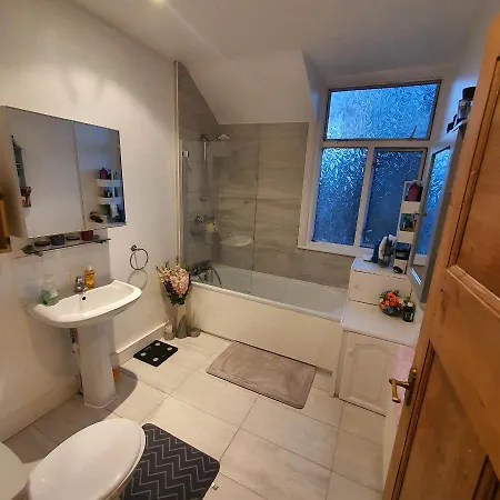 Monalisa Single Near Station Homestay Edgware
