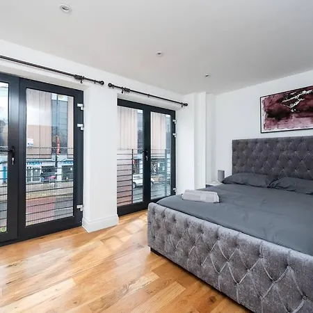 Large Close To London Br1 Ii *