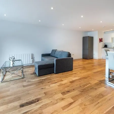 Large Close To London Br1 Ii Апартаменты