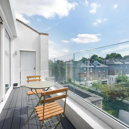 Stunning Two Bed Rh8 Apartment