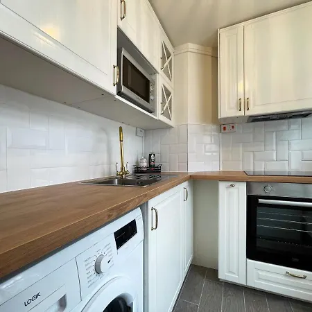 Apartment Lisa's Place Near Kings Cross - 2 Double Beds, 1 Sofa Bed, Great Location, Ideal For Families London