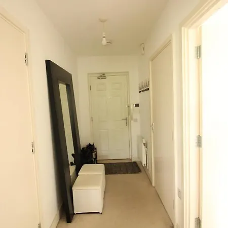 Spacious And Airy 1 Bedroom Flat - Great Location