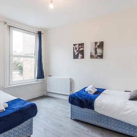 Apartment Waddon Coach House