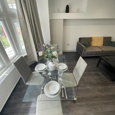 Apartment Star Finchley Road 3-bed Retreat *