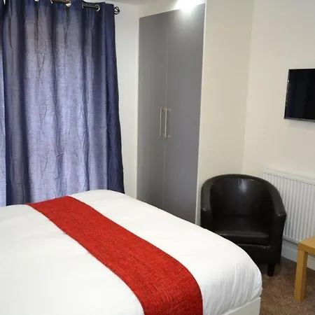Heathrow Travellers Hub Bed & Breakfast 3*