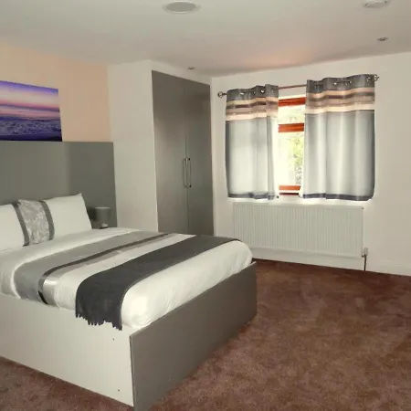 Bed & Breakfast Heathrow Travellers Hub 3*