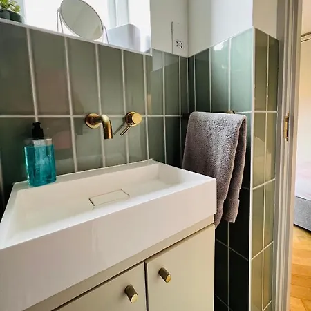 Stylish 1 Bedroom Designer * London