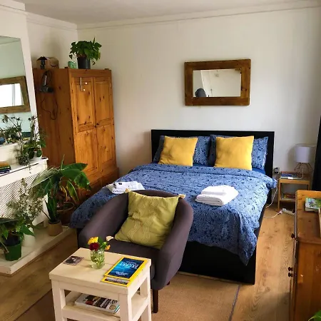 Burgess Park Homes - Near Central Homestay *
