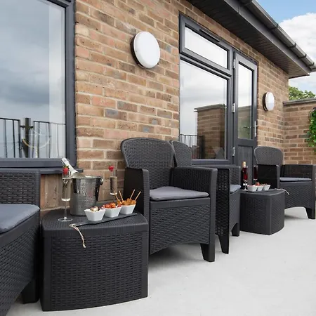 Apartment Homely - North London Wembley