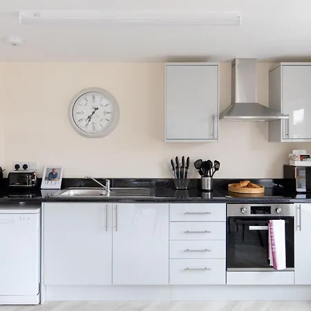 Homely - North London Wembley Apartment *