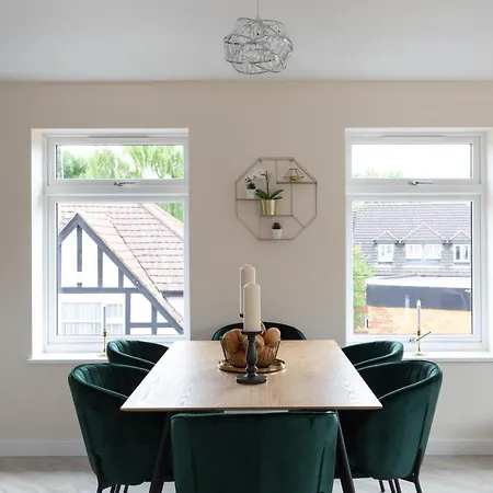Homely - North London Wembley Apartment *