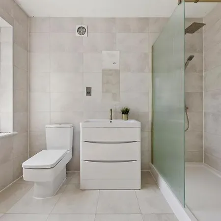 Apartment Stunning Flat With Free On-street Parking! Plumstead (Greater London)