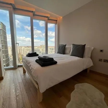 Manhattan Loft Gardens, Stratford E20 * Londra