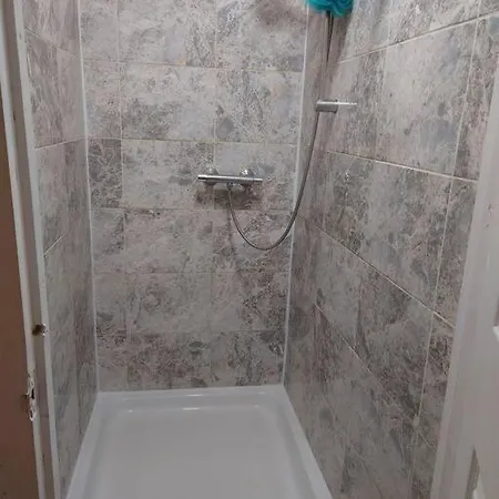 Edwardian 4 Bedrooms With 4 Bathrooms Townhouse, Next To Underground, Accommodates 10 People Holiday home