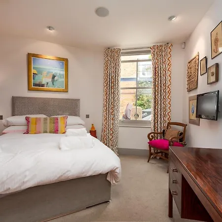 Classic Hammersmith By Ravenscourt Park By Underthedoormat *
