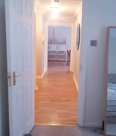 Apartment Lovely 2 Bedroom Flat In The Heart Of Water Wimbledon London