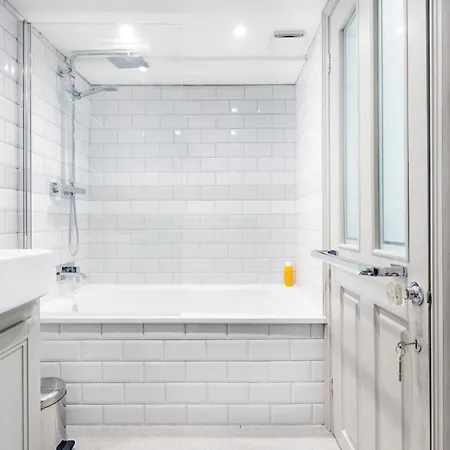 Victoria Belgravia Townhouse Apartment London