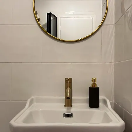 Lisa's Place Near Kings Cross - 2 Double Beds, 1 Sofa Bed, Great Location, Ideal For Families * London