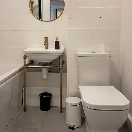 Apartment Lisa's Place Near Kings Cross - 2 Double Beds, 1 Sofa Bed, Great Location, Ideal For Families *